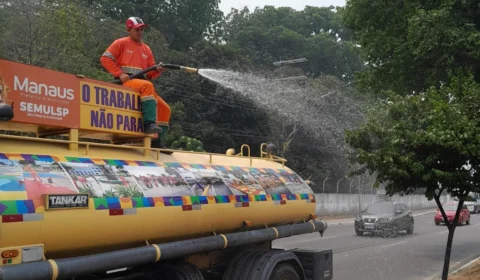 Manaus resfria ruas para evitar focos de incêndio e minimizar calor