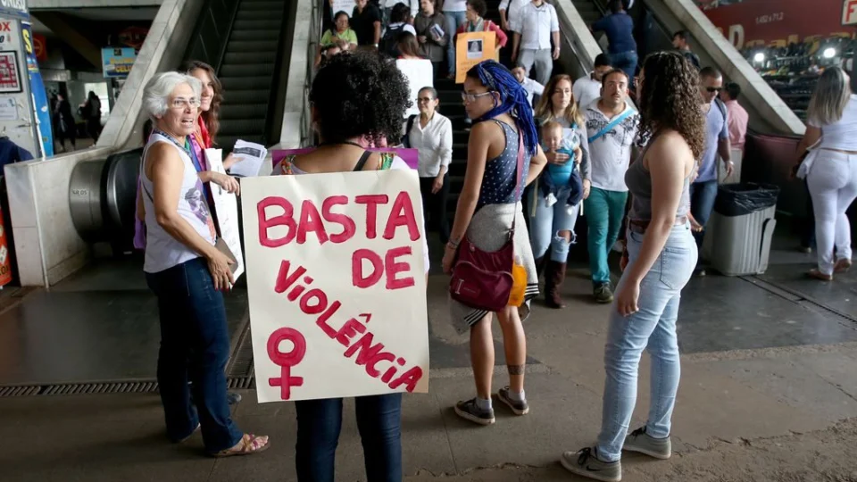 Projeto que ajuda filhos de vítimas de feminicídio vai para sanção presidencial  