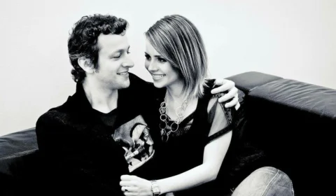 Lucas Lima embarca para turnê com Sandy na Europa após separação