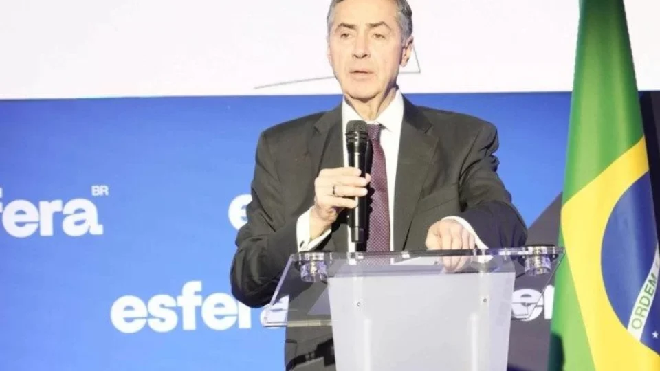 Barroso diz que STF é protagonista por causa da Constituição brasileira