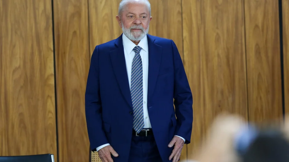 Em busca da paz, Lula diz que continua negociando com líderes mundiais  