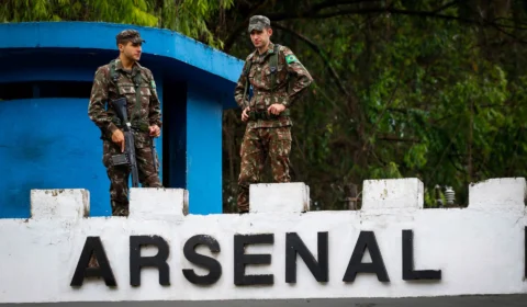 Mais 9 metralhadoras furtadas de quartel do Exército são achadas em Barueri