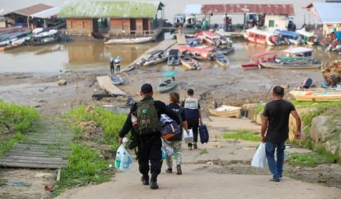 Mergulhadores de resgate atuam em Beruri após desbarrancamento no AM