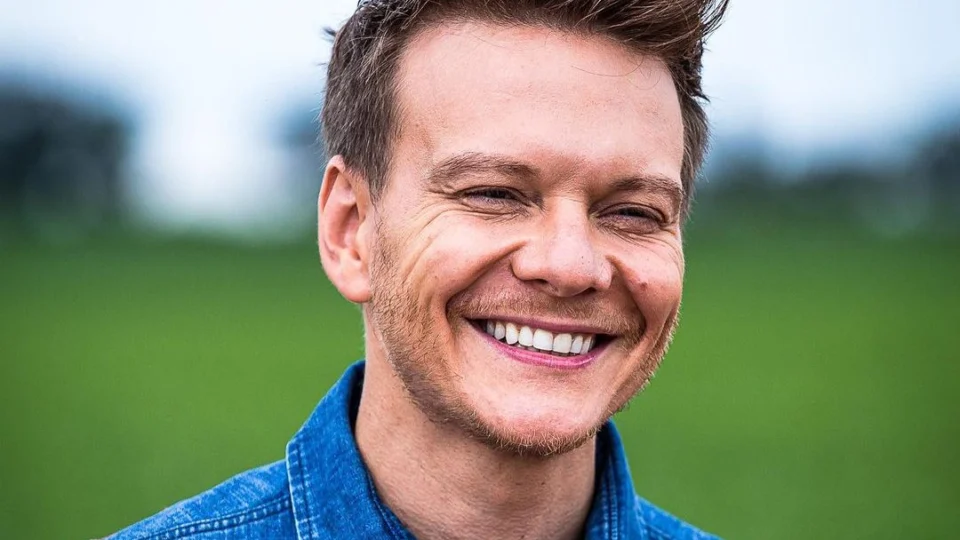 Michel Teló detalha fortuna: mansão, gado, fazendas e galpões