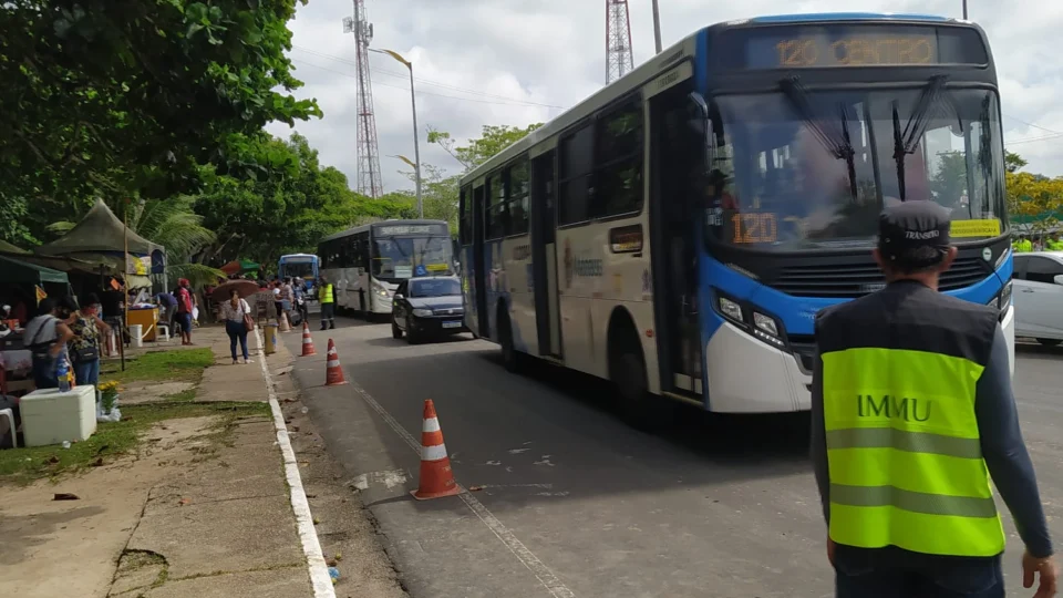 Feriado de Finados: linhas de ônibus são reforçadas em Manaus