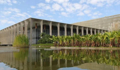 Conflito em Israel: Itamaraty mantém contato com brasileiros no Oriente Médio