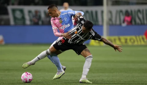 Palmeiras faz jogo caótico e perde para Atlético-MG no Brasileirão