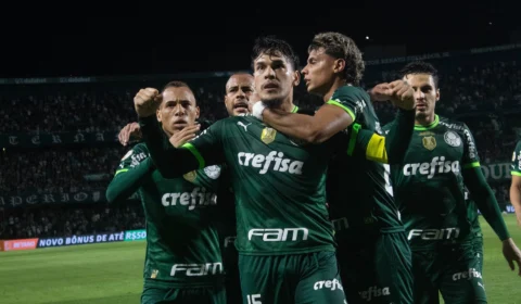 Palmeiras vence Coritiba e estanca crise com 1ª vitória em mais de um mês