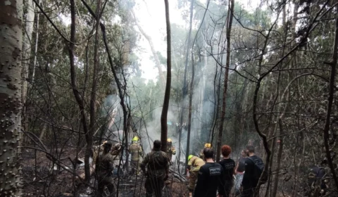 Queda de avião: 20 profissionais atuam para identificar corpos no Acre