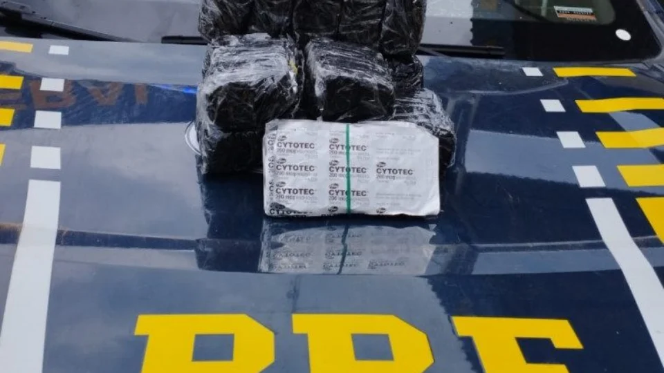 PRF apreende 3.140 comprimidos abortivos em fiscalização em Araguaína-TO