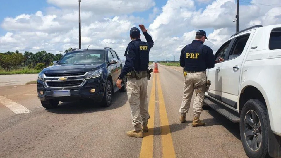 PRF prende 5 pessoas e registra 3 acidentes durante operação em RR