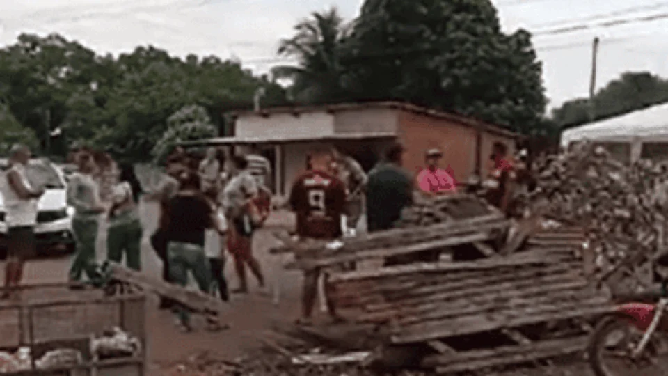 Após dois dias de protesto, moradores de ramal liberam rodovia AC-40 