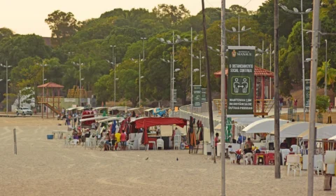 Permissionários da praia da Ponta Negra receberão auxílio de R$ 1 mil em Manaus