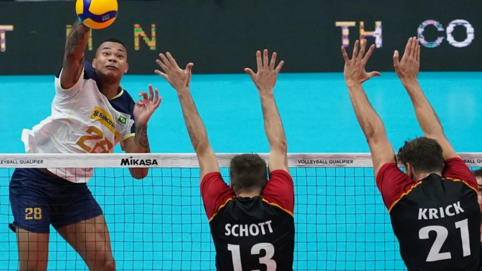 Seleção brasileira sofre primeiro revés no Pré-Olímpico de vôlei masculino