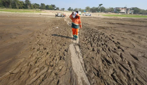 Seca histórica: Rio Negro segue descendo e registra nível em 13,19 m no AM