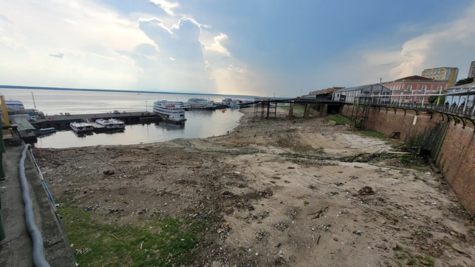 Seca no AM: Rio Negro volta a ficar abaixo de 13 m em Manaus