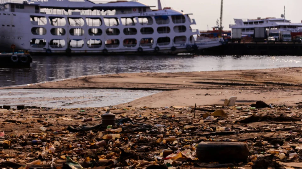 Seca no AM: 24 municípios em emergência e transporte hidroviário afetado