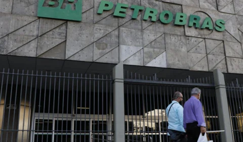 Senador aciona comissão para suspender indicações políticas na Petrobras 