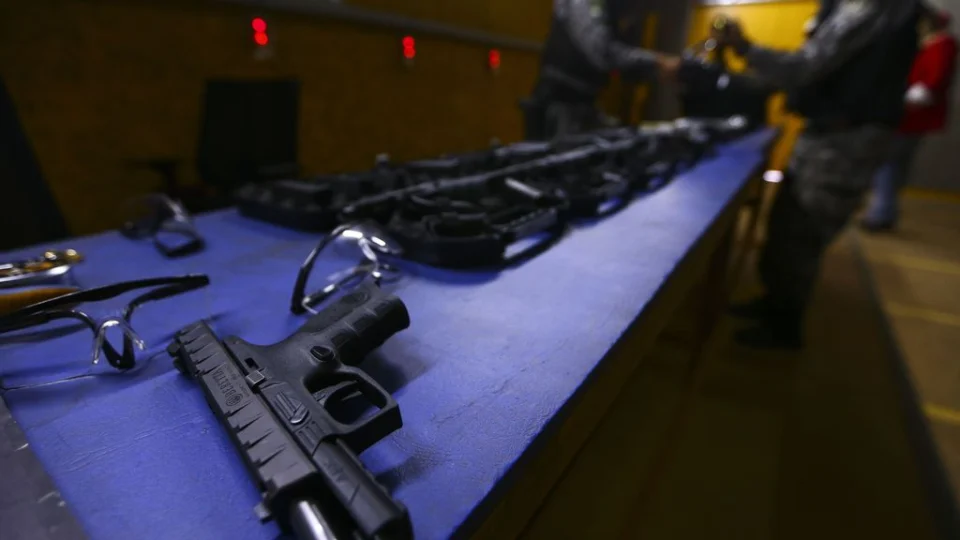 Reforma Tributária pode diminuir imposto de armas de fogo, dizem entidades