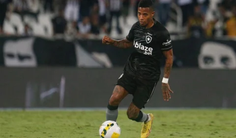Técnico do Botafogo procura substituto para volante Tchê Tchê após cartão