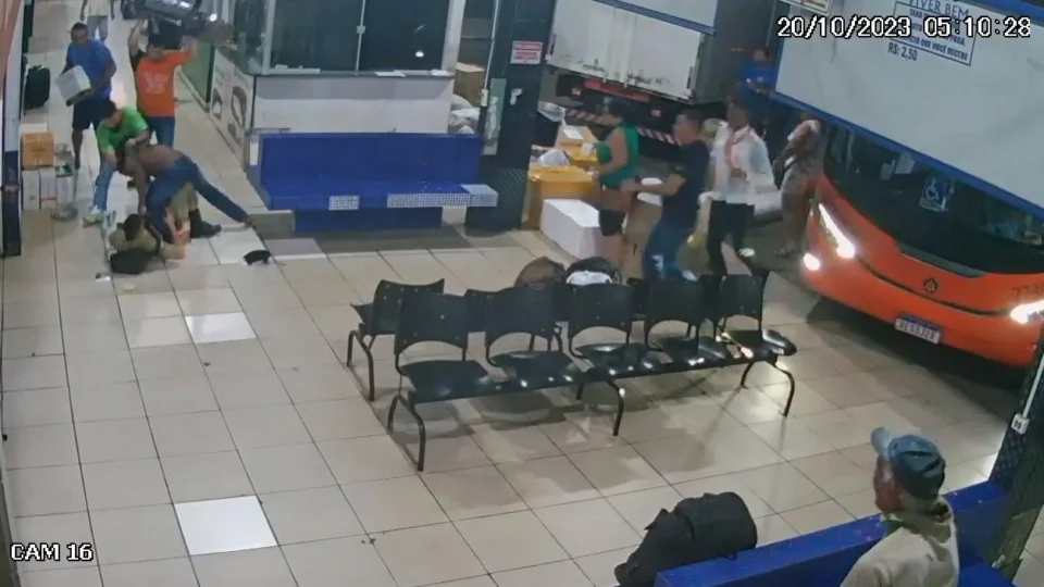 VÍDEO: policial é atacado a facadas em rodoviária de Gurupi-TO