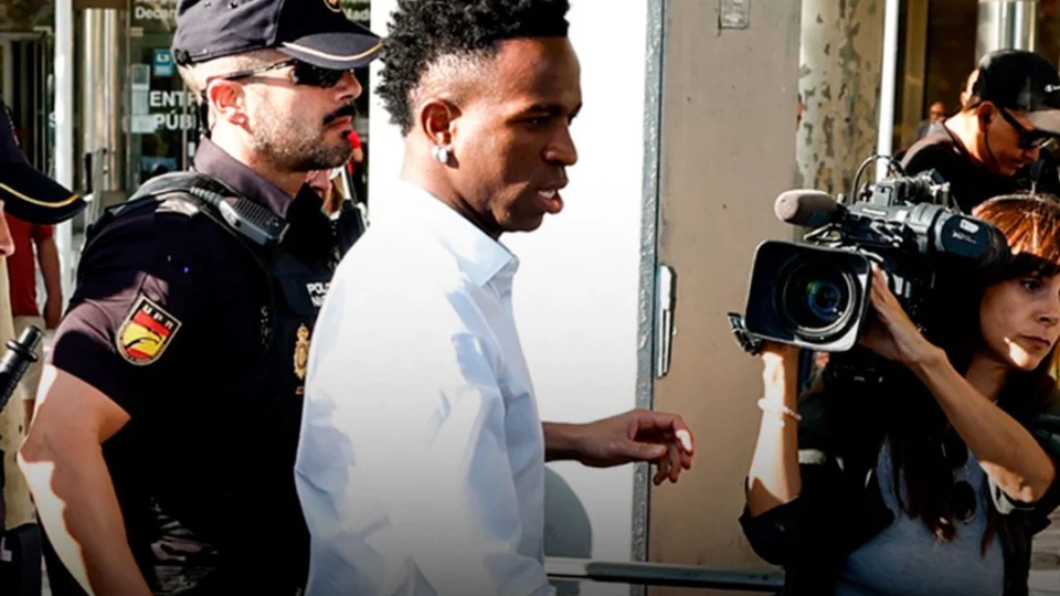 Vinicius Jr. vai à audiência sobre racismo; clube Valencia pede retratação