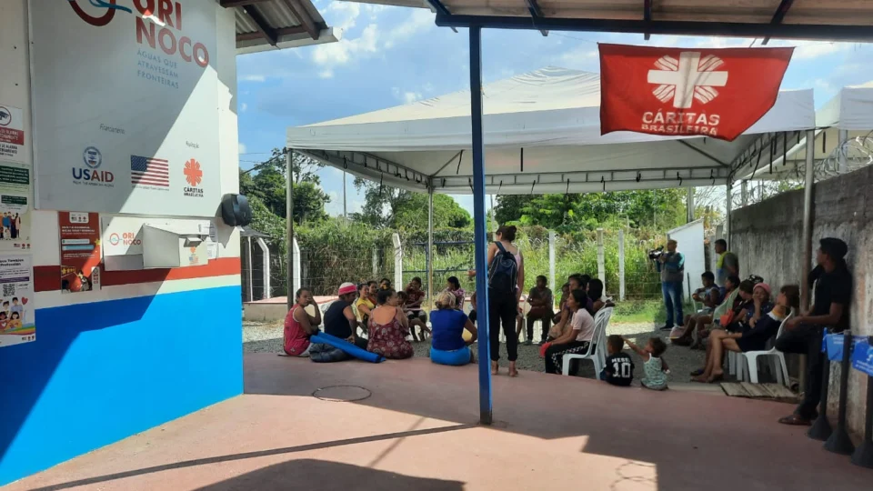 Chuveiro comunitário atende mais de 4 mil refugiados e migrantes, em RR