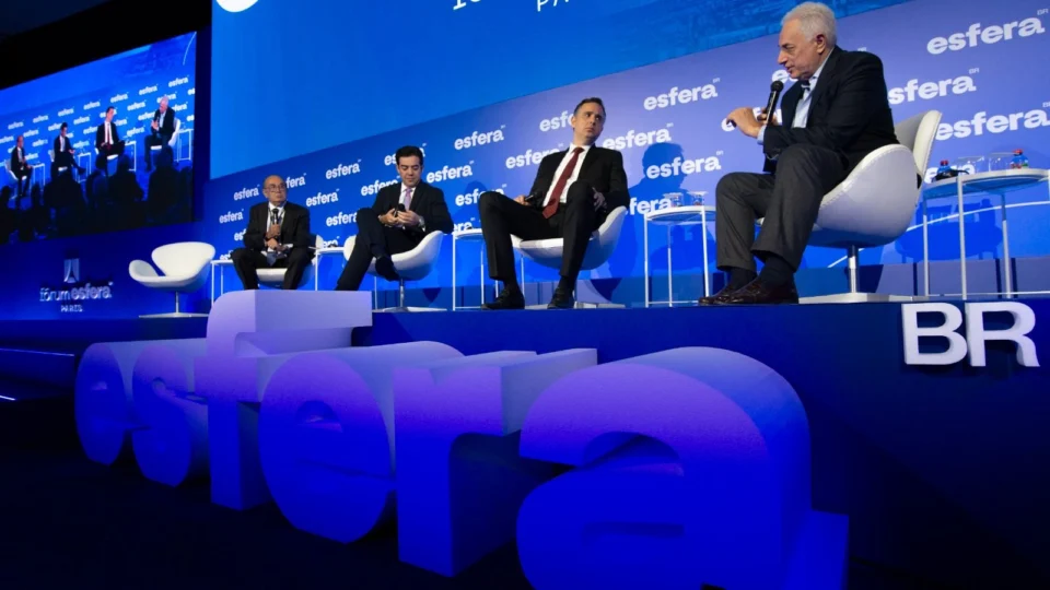 Pacheco e Gilmar Mendes debatem sobre o respeito aos Três Poderes da República