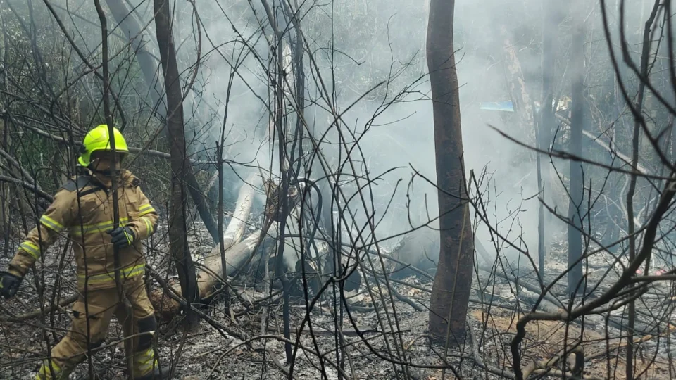 Municípios do AM decretam luto após morte de habitantes em acidente aéreo no AC 