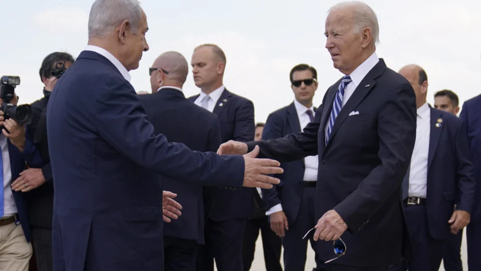 Biden pede, e Israel permite entrada de ajuda em Gaza pelo Egito