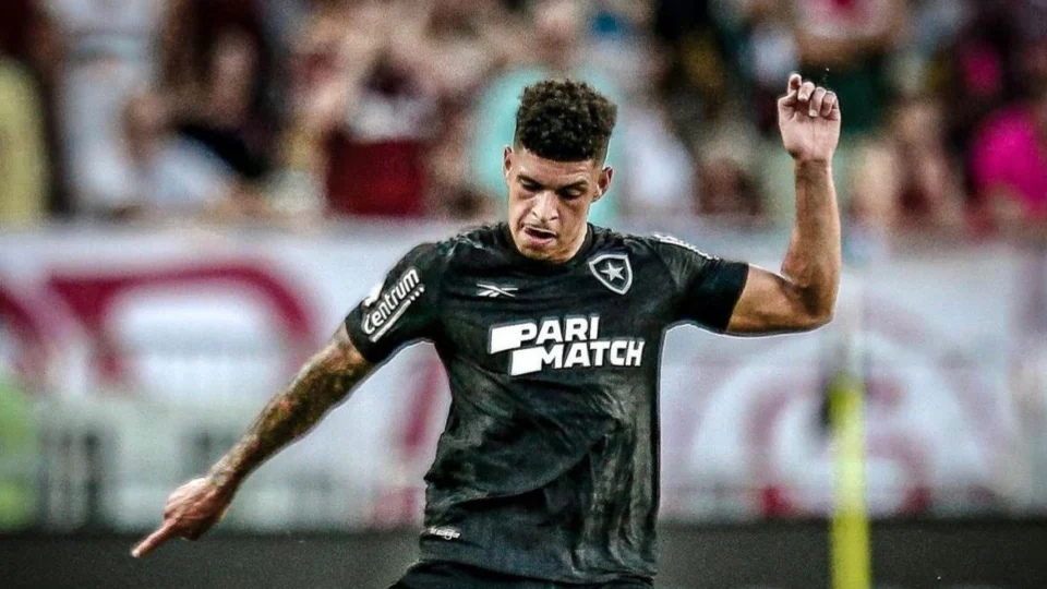 Brasileirão: Lúcio Flávio busca substituto para Victor Sá, suspenso