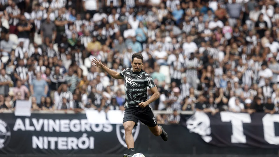 Botafogo e Goiás jogam pela 25ª rodada do Brasileirão nesta segunda, 2