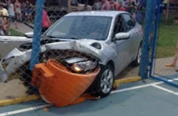 VÍDEO: carro invade praça e atropela crianças no interior de São Paulo