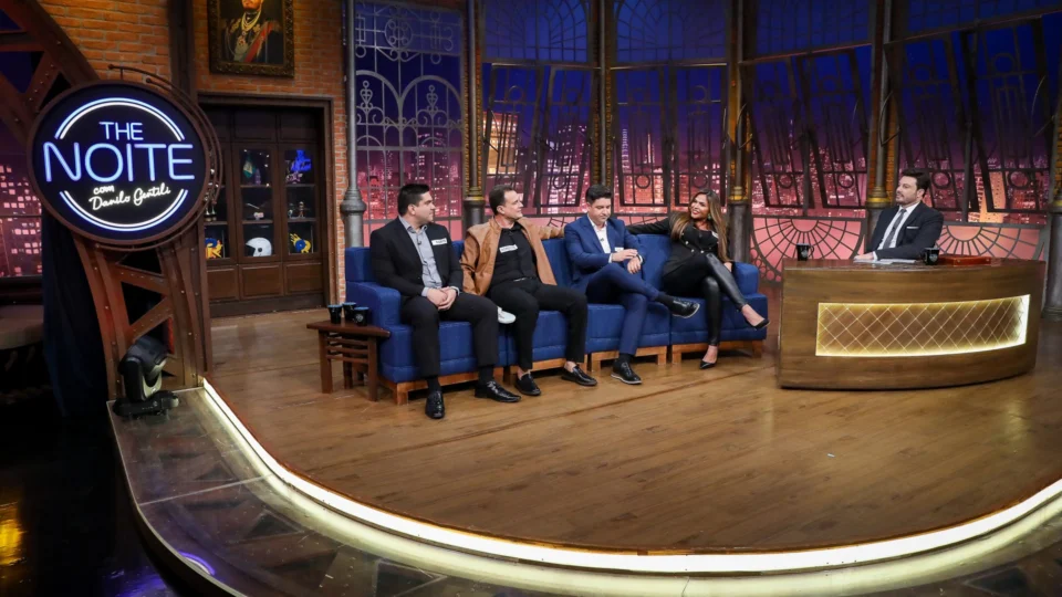 Veja fotos da participação de Clayton Pascarelli no ‘The Noite’ com Danilo Gentili