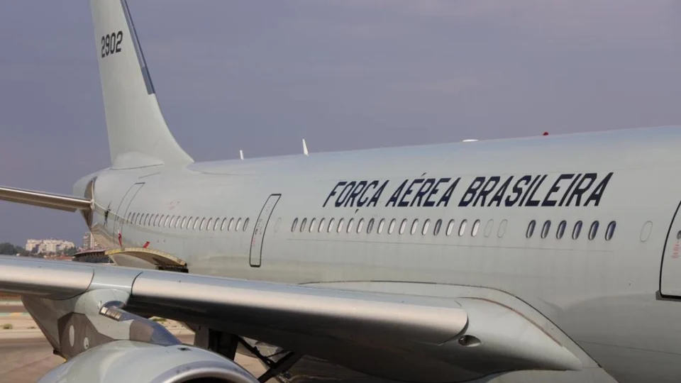 Chega a 1.100 o número de brasileiros repatriados de Israel