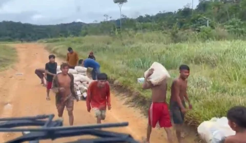 Forças Armadas distribuem mais de 3 toneladas de alimentos na Terra Yanomami em RR