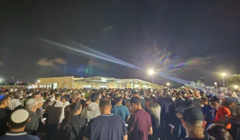 VÍDEO: funeral de brasileira morta em Israel reúne multidão em Petah Tikva
