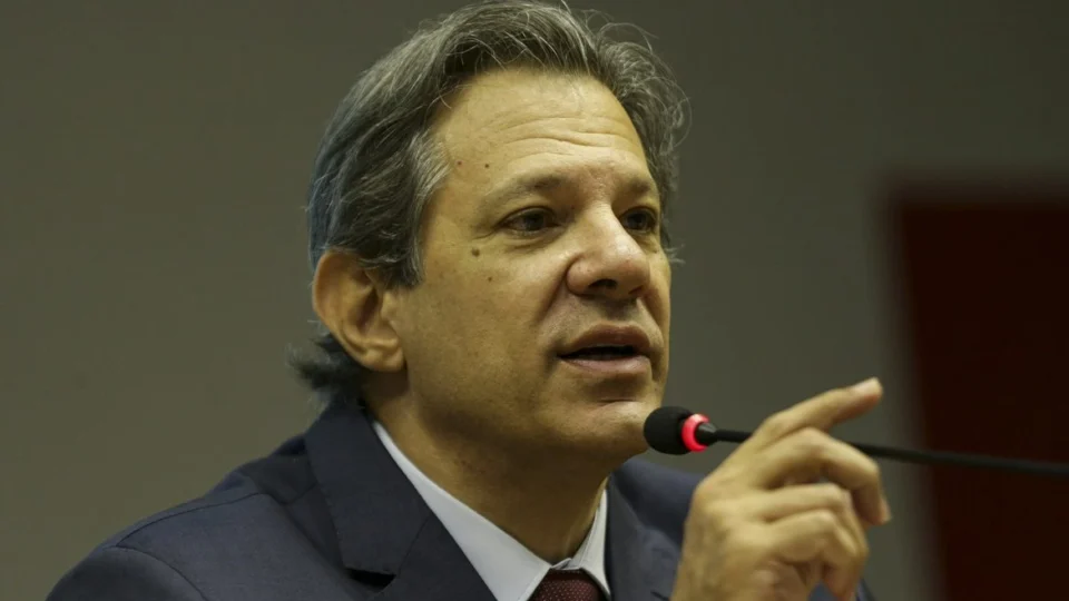 Governo fará nova revisão na faixa de isenção do Imposto de Renda em 2024