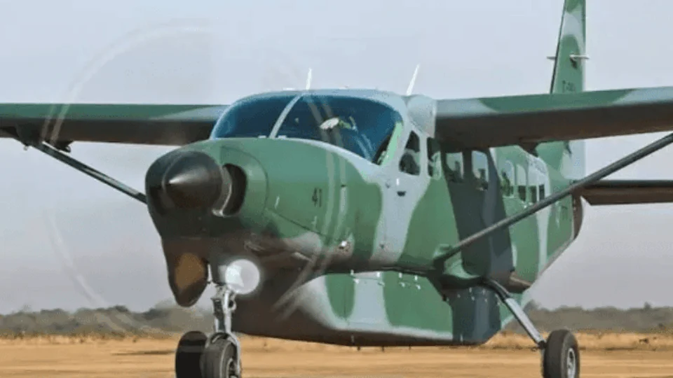 Avião da FAB faz pouso de emergência em área de mata em Roraima