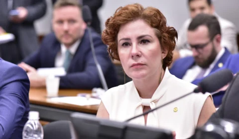 Carla Zambelli comparece à CPMI e expõe xingamentos recebidos nas redes