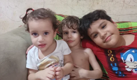 Família faz campanha para custear tratamento médico de irmãos autistas em RR