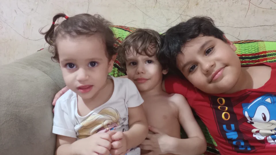 Família faz campanha para custear tratamento médico de irmãos autistas em RR