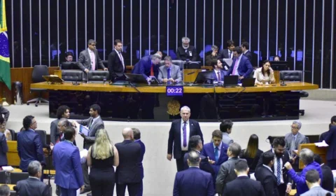 Câmara aprova taxação de super-ricos e offshores; texto segue para o Senado