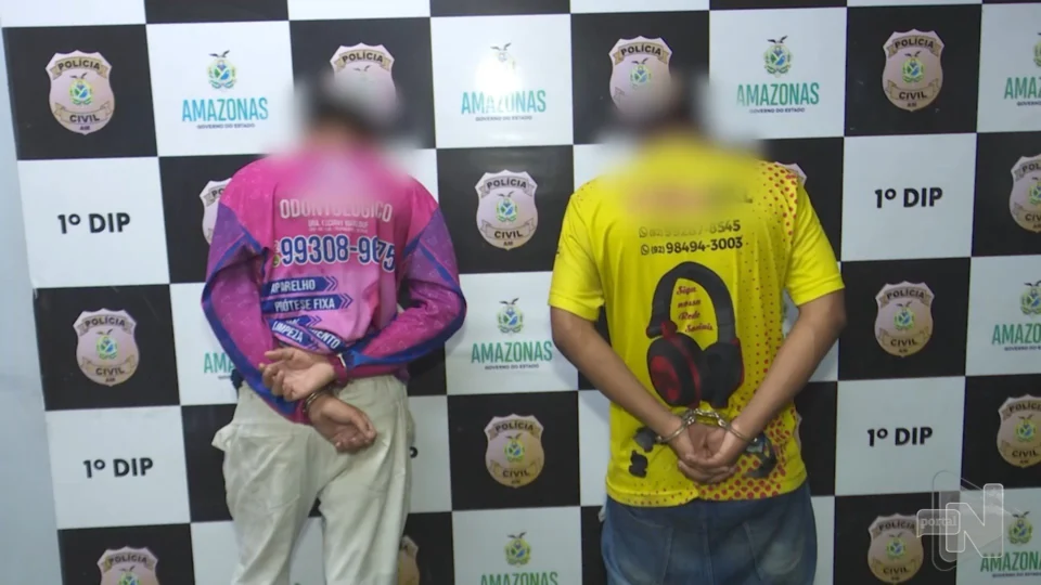 VÍDEO: policiais prendem dupla portando arma caseira no Centro de Manaus