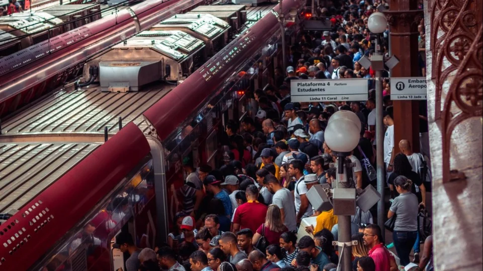 Greve do Metrô e da CPTM em SP: linhas paralisadas e crítica de Tarcísio