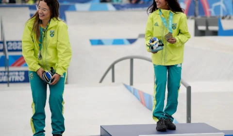 VÍDEO: Rayssa Leal leva 1º ouro do Brasil e Pâmela é prata no Pan de Santiago