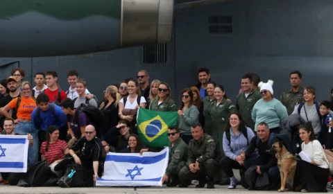 1413 brasileiros já deixaram Israel em voos da FAB na Operação Voltando em Paz