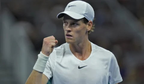 Sinner elimina Alcaraz e conquista vaga na final do Torneio de Pequim