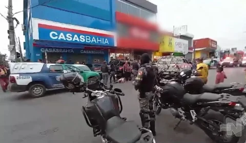 VÍDEO: dois suspeitos fazem clientes reféns durante assalto a loja em Manaus