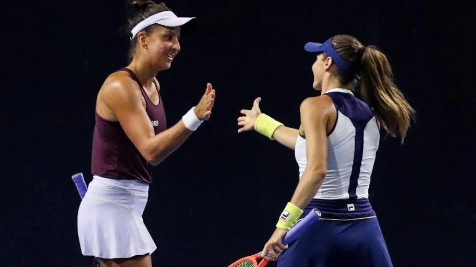 Bia Haddad, Luisa Stefani e Ingrid Martins avançam nas duplas em Pequim